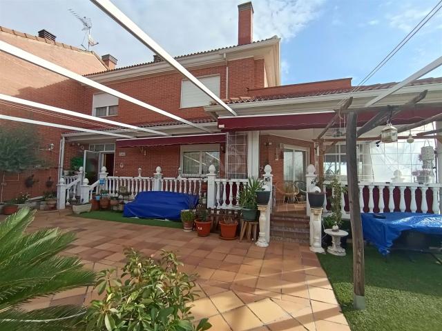 Casa 5 dormitorios 262.00 m2 262m² Meco
