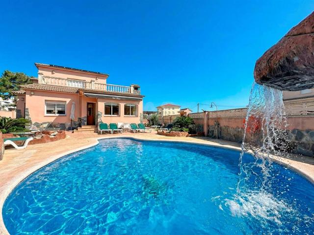 Casa 5 dormitorios 301 m2 301m² Els Garrofers