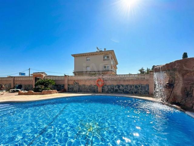 Casa 5 dormitorios 301 m2 301m² Els Garrofers