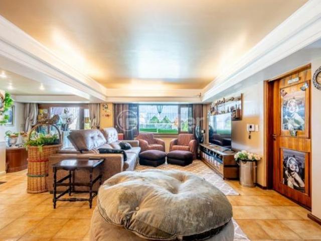 Casa, 5 dormitórios, 321 m², em Medianeira