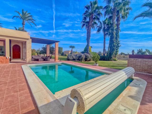 Casa 5 dormitorios 348.5 m2