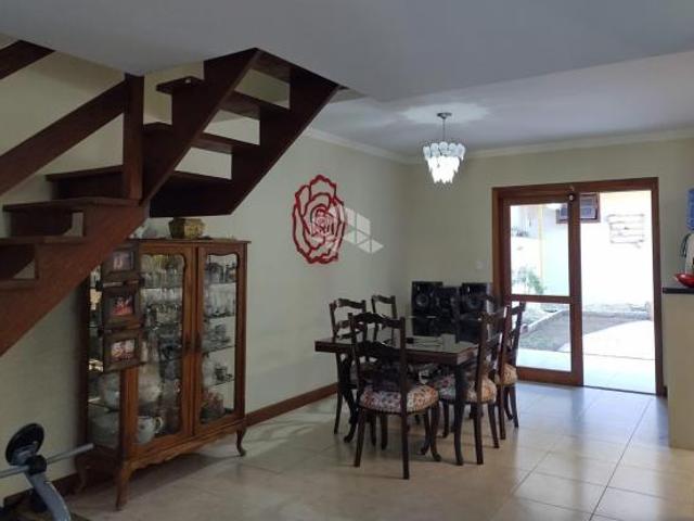 Casa 5 dormitórios c/1 suíte 300m²privativos Bairro Espírito Santo