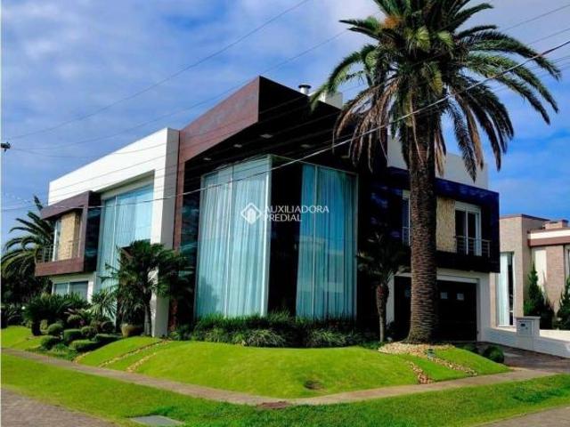 CASA 5 SUÍTES, 4 VAGAS, ELEVADOR, ALTO PADRÃO, DECORADA EM CAPÃO DA CANOA