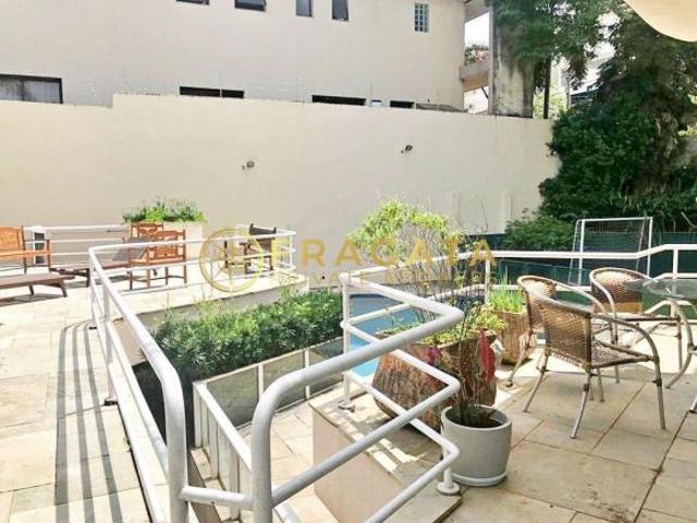 Casa 5 suítes, 6 vagas de garagem, com 900m² à venda Pacaembu São Paulo/SP