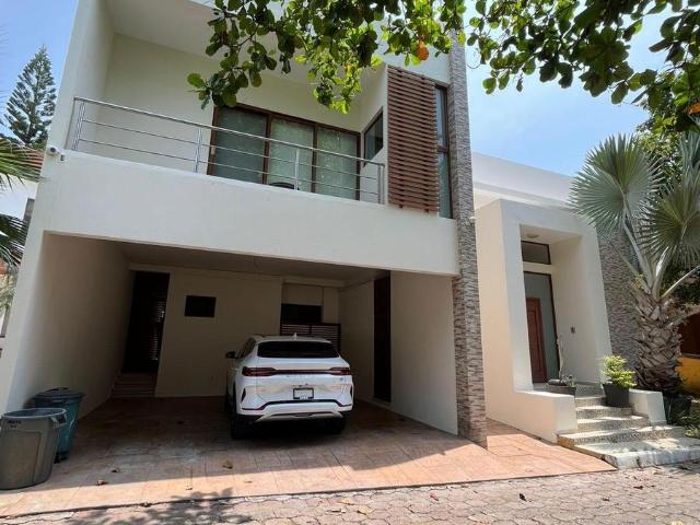 Casa 5 rec?maras en Venta, Club de Golf Villa Rica, con Jard?n y alberca en Veracruz