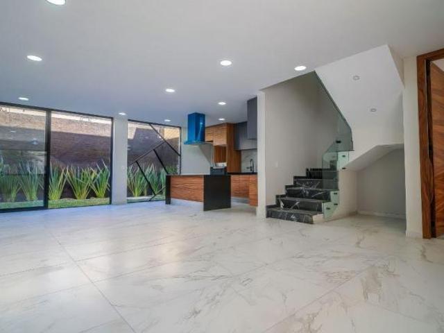 Casa 5 recamaras en savia central