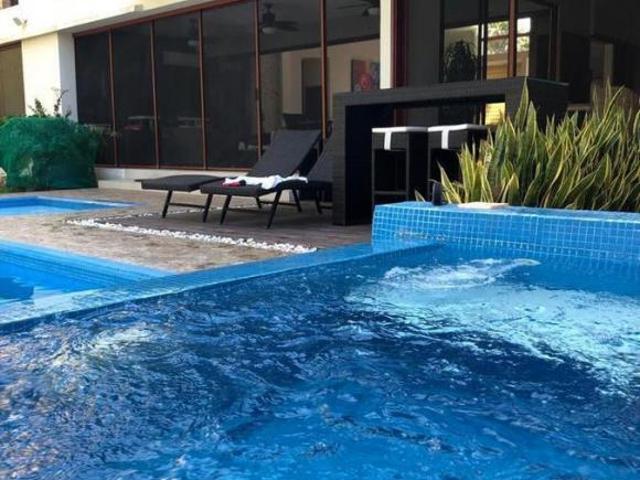 Casa 5 recámaras en Venta, Club de Golf Villa Rica, con Jardín y alberca en Veracruz