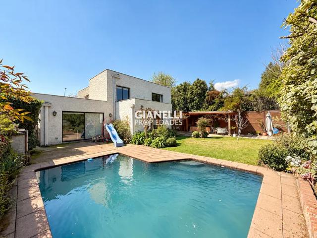 Casa 5d/3b + Serv + Estar Campanario Charles Hamilton