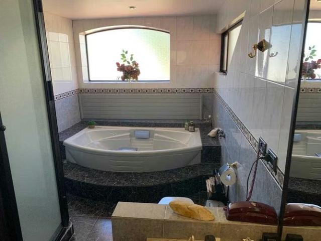 Casa 5d y 3b, piscina y cabaña 93885 | 5 dormitorios por 18500.00 en Pudahuel