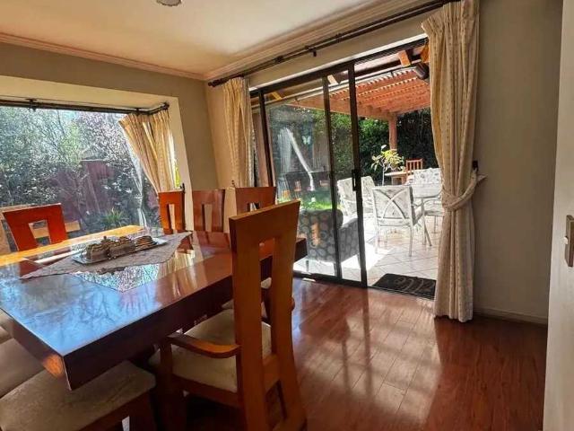 Casa 5D 4B amplio jardin en avenida Huechuraba