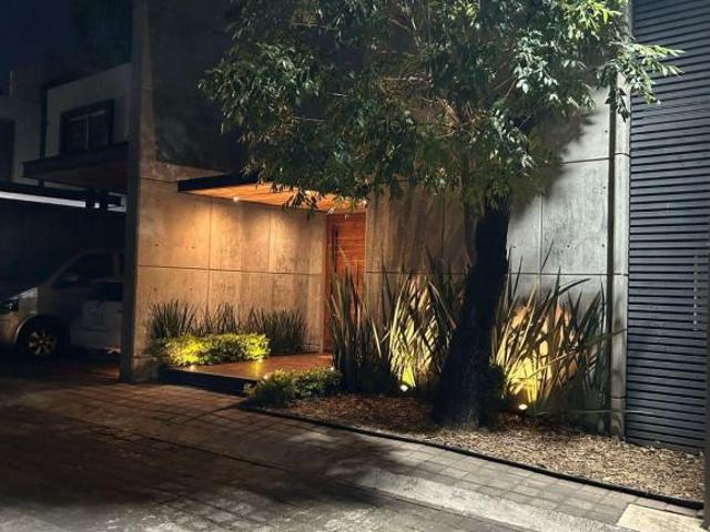 CASA $6´480,000 Calzada de Los Reyes En Fraccionamiento
