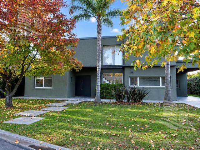 Casa 6 ambientes Valle Claro Benavidez