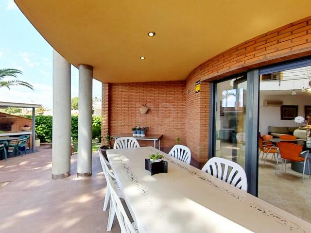 Casa 6 dormitorios 210 m2