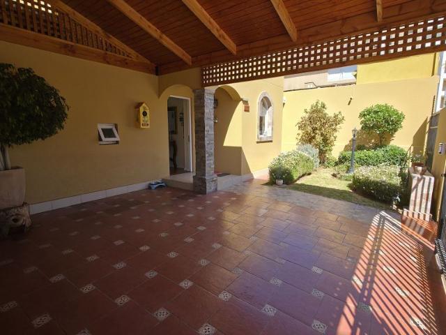 CASA 6 HABITACIONES CON PISCINA Y QUINCHO EN SAN JOAQUÍN