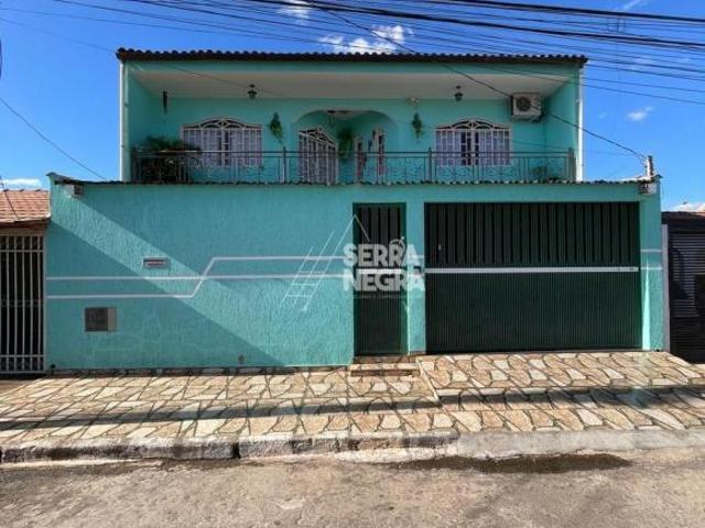 CASA 6 QUARTOS ESCRITURADA GARAGEM ÁREA DE LAZER M NORTE TAGUATINGA DF