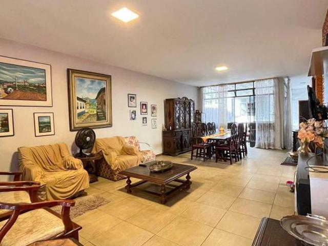 Casa, 7 quartos, 2 suites, 8 vagas