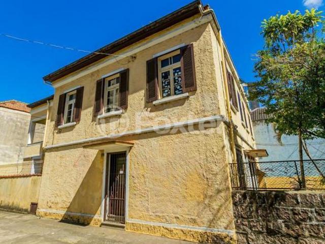 Casa, 8 dormitórios, 305.2 m², em Independência