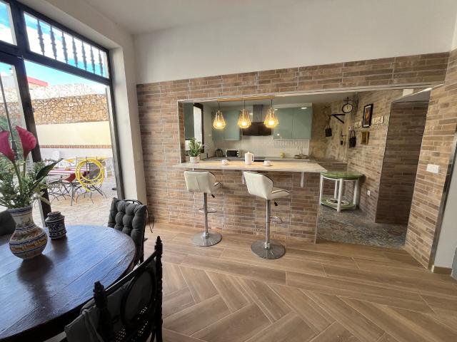 Casa 9 dormitorios 423 m2