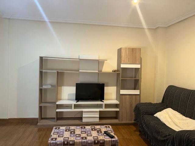 Casa/Chalet adosado En alquiler Calle galicia, El Poblado Abulagar, Puertollano