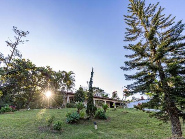 CASA/GRANJA REGULARIZADA EM CONDOMÍNIO FECHADO