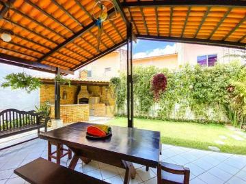 Casa/dúplex com 4 suítes, dependência com banheiro para empregada e área de lazer com churrasqueira