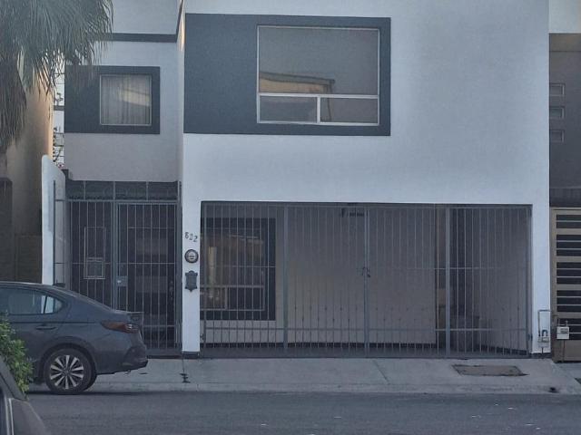 Casaenta de casa 3 niveles equipada y/o semi amueblada fracc Privado