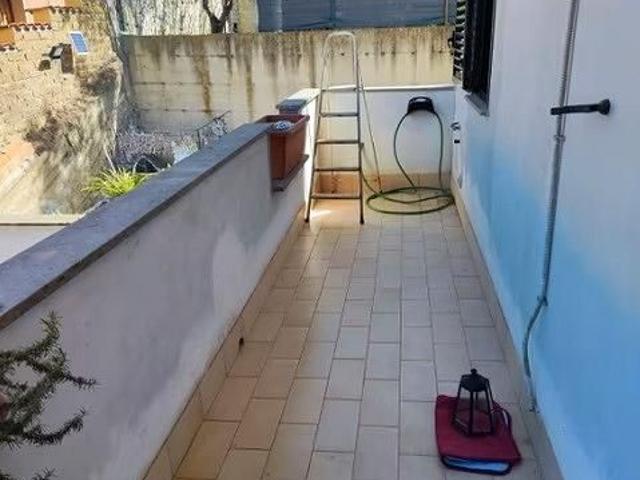 Casalotti bilocale con balcone e p.auto