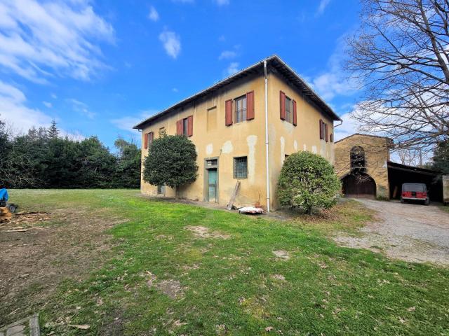 Casale con annessi ampio terreno e vista panoramica in vendi. 500m² Fucecchio
