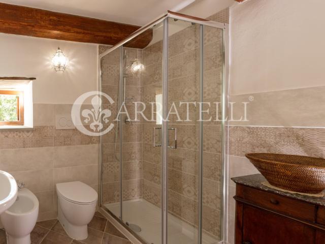 Casale con annessi per 1.570 mq totali, Terreni e piscina a. 1570m² Cortona