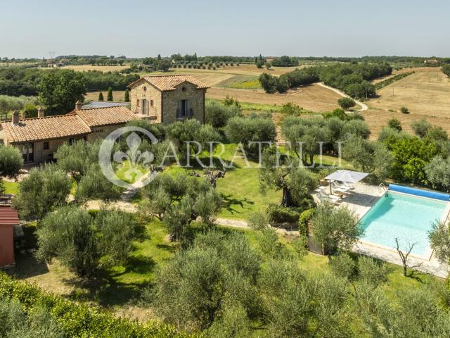 Casale con domotica premium, dependance, piscina e parco ver. 273m² Castiglione del Lago