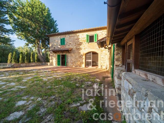 Casale con fabbricato annesso nel Chianti, a 24 km da Firenz. 318m² San Casciano in Val di Pesa