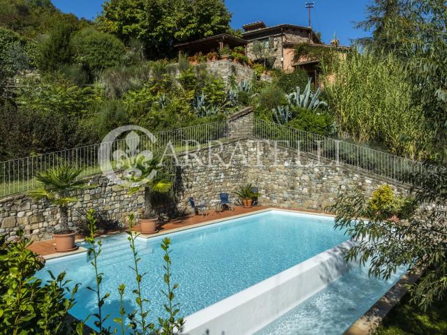 Casale con Giardino e Piscina a Sale nel Cuore del Chianti 335m² Greve in Chianti