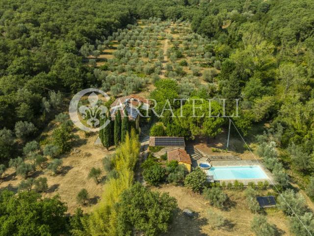 Casale con Piscina Panoramica e 26 Ettari di Terreno nel Val. 354m² Pergine Valdarno