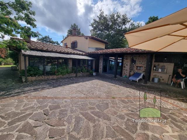 Casale con terreno, in vendita in posizione panoramica vici. 150m² Chianni