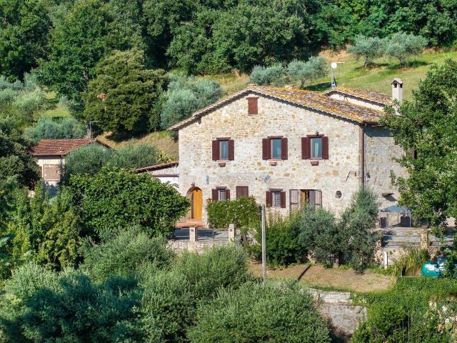 Casale con uliveto e giardino ad Assisi 350m² Assisi