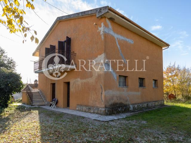 Casale caratteristico con 15 ettari di terreno a Scansano G. 140m² Scansano