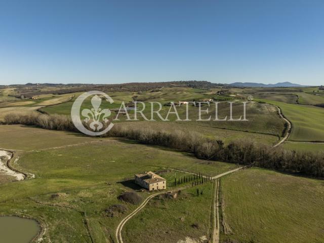 Casale al grezzo di circa 420mq in piena Valdorcia, a Pienza. 420m² Pienza