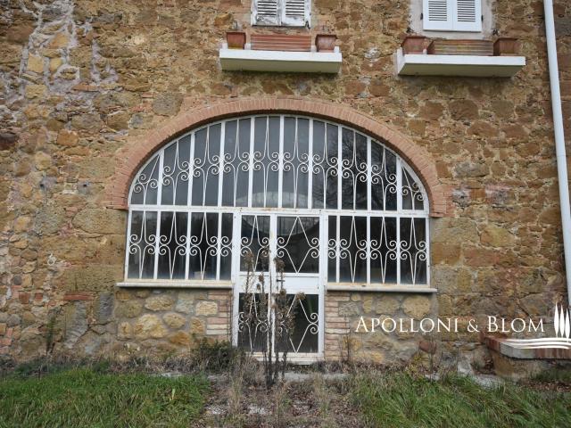 Casale da ristrutturare con terreno a Castelmuzio, Siena – T. 241m² Trequanda