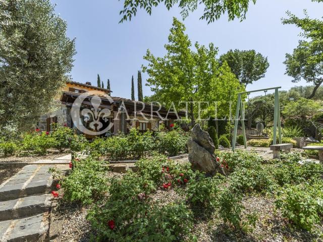 Casale di circa 150 mq con terreno e vista estesa sulla Val. 153m² Castiglione d'Orcia