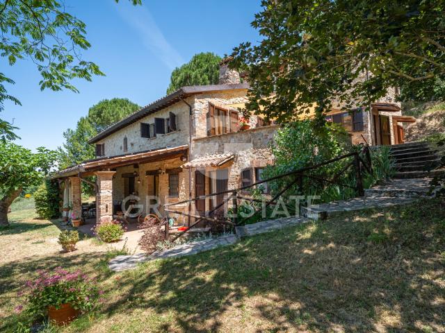 Casale Eugene 341m² Todi
