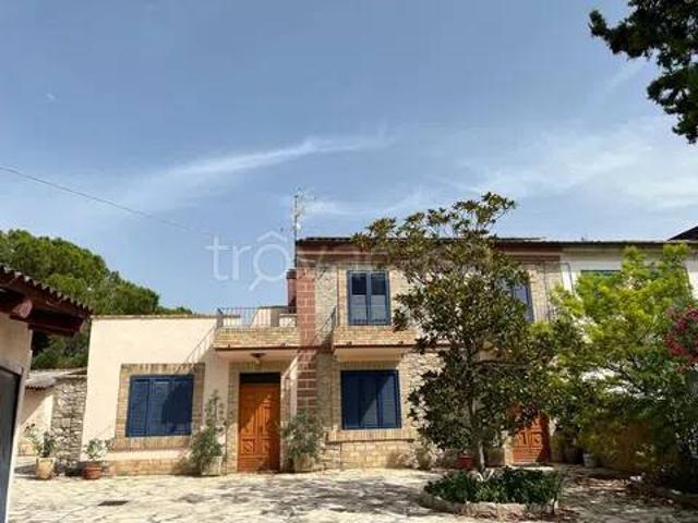 Casale in affitto a Cugnoli contrada Lecine No Number, arredato, giardino privato, terrazzo TrovaCasa