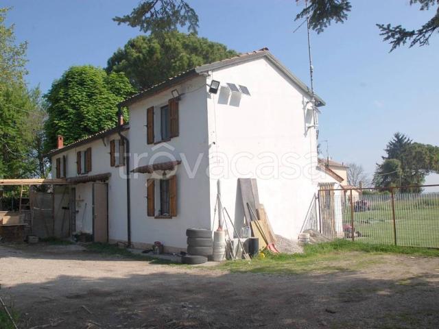 Casale in affitto a Ferrara, non arredato/vuoto, giardino privato, cucina abitabile TrovaCasa