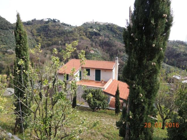 Casale in affitto a Pietrasanta, non arredato/vuoto, giardino privato, posto auto TrovaCasa