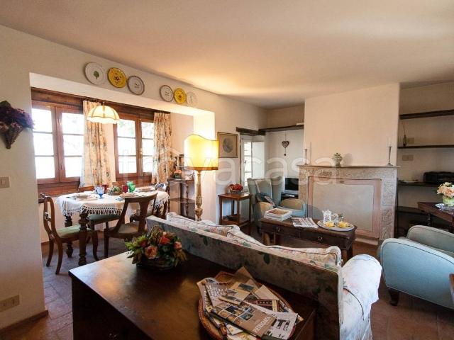 Casale in affitto a Pietrasanta via Capriglia, arredato, giardino privato, terrazzo TrovaCasa