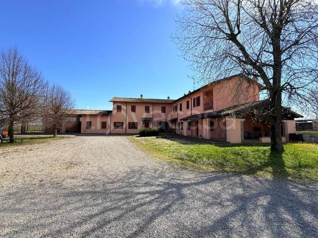 Casale in affitto a Pizzale strada Vecchia Delle Badesse, arredato, giardino privato, terrazzo TrovaCasa
