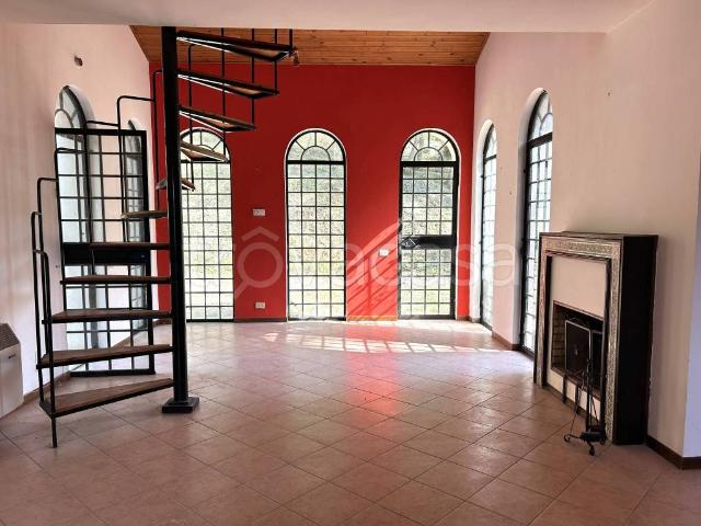 Casale in affitto a Poggio Mirteto via Santa Maria in Turano, non arredato/vuoto, giardino privato, caminetto TrovaCasa