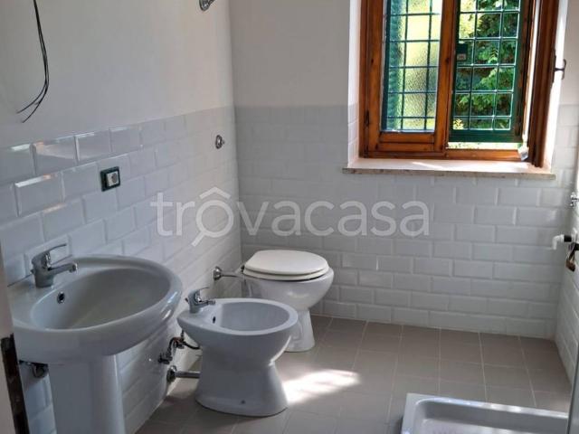 Casale in affitto a Roma via Cassia, 1101, non arredato/vuoto, giardino privato, posto auto TrovaCasa