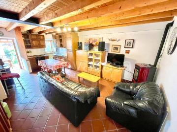 Casale in affitto a Torri del Benaco via per Crero, arredato, terrazzo, ingresso indipendente TrovaCasa