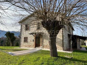 Casale in in affitto da privato a Sarnano contrada Colleciccangelo, box, da privato, rustico TrovaCasa