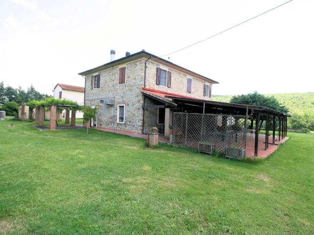 Casale in stile rustico Toscano con annessi e terreno a vent. 500m² Monteverdi Marittimo